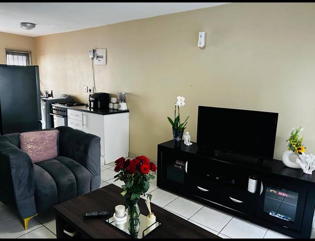 2 BEDROOM PROPERTY TO RENT IN NEWLANDS EAST